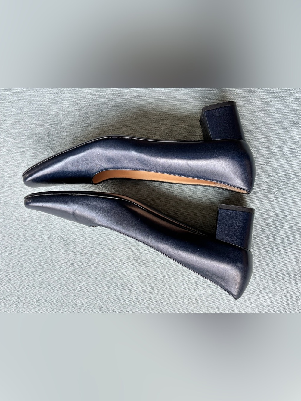 Vintage Salvatore Ferragamo Navy Leather Block Heel Pumps 8 narrow - Picture 11 of 12